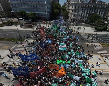 El contundente reclamo de un delivery en la marcha contra la Reforma Laboral