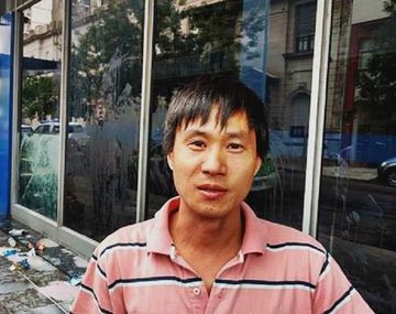 El dueño de un supermercado protestó por los cortes de luz