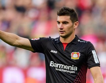 Lucas alario en el Bayer - Crédito: @bayer04fussball