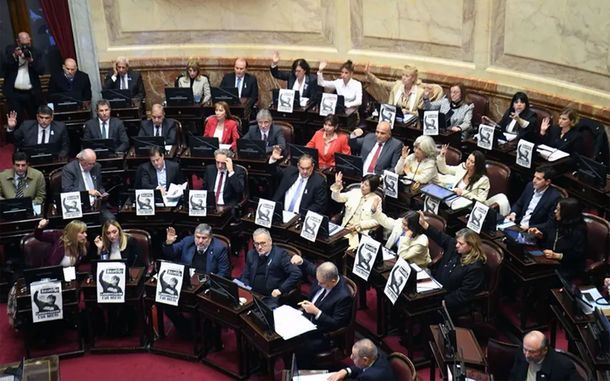 Cayeron las acciones y los bonos argentinos tras la ley de aumento a los jubilados