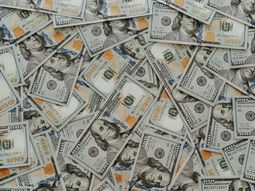 El dólar volvió a bajar y se mantuvo en la franja de los 38 pesos. El dólar volvió a bajar y se mantuvo en la franja de los 38 pesos.