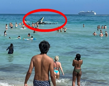 Así se cayó helicóptero al mar en una playa de Miami llena de turistas