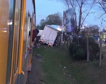 Chocaron un tren y un camión en Villa Bosch: un herido