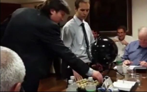 El vicepresidente de Rosario Central tocó las bolillas antes del sorteo arbitral por Copa Argentina