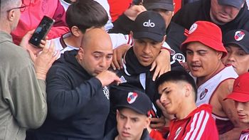 enzo perez sorprendio a los hinchas de river en cordoba: fue al kempes para alentar al millonario