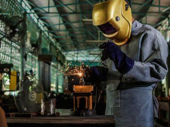 La industria logró en septiembre su primer resultado positivo del año