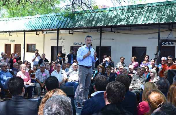 Macri con jubilados en Chaco