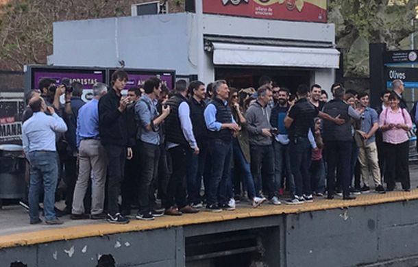 VIDEO: Así fue el viaje en tren de Macri desde Olivos a Barrancas de Belgrano