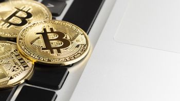 El Bitcoin fue lanzado el 9 de enero de 2009. El Bitcoin fue lanzado el 9 de enero de 2009.