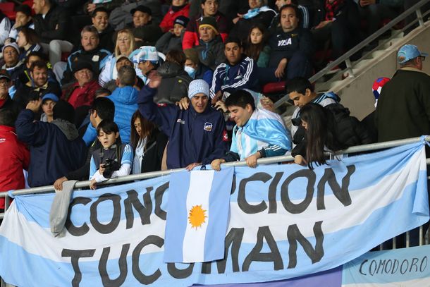 El aliento de los hinchas argentinos en el clásico ante Uruguay