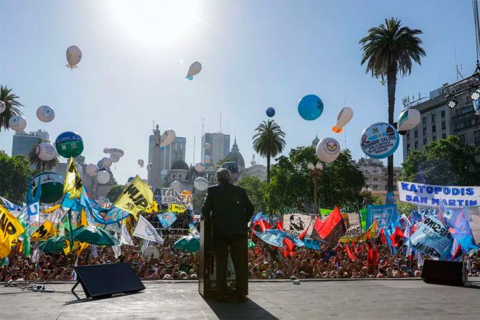 El mapa con los cortes por el festejo del Día de la Democracia en Plaza de Mayo