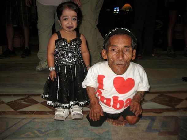 El hombre y la mujer más pequeños se encontraron en una cita