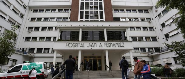 El turista australiano apuñalado en la Facultad de Derecho está en coma farmacológico