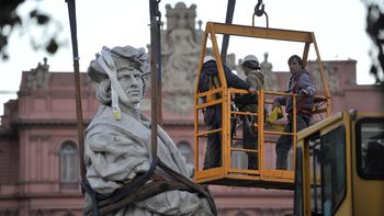 retiraron la estatua de colon que esta detras de la rosada retiraron la estatua de colon que esta detras de la rosada