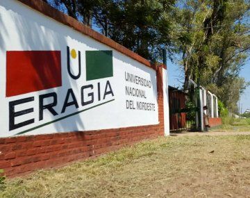 Un docente obligó a sus alumnos a estar parados cuatro horas al sol 