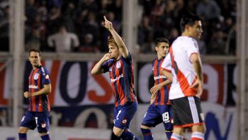 san lorenzo fue mejor y le gano a river en un partido caliente san lorenzo fue mejor y le gano a river en un partido caliente