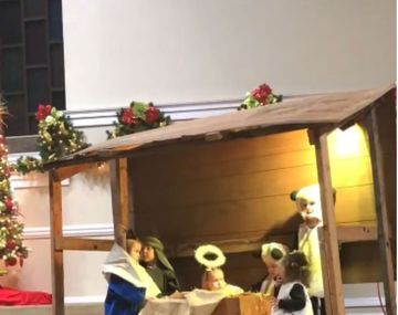 Una ovejita se aburrió y armó lío durante la presentación