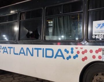 Tiraron piedrazos a colectivos de la empresa DOTA en medio del paro