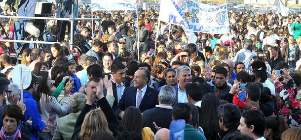 Adolfo Rodríguez Saá entregó viviendas en San Luis