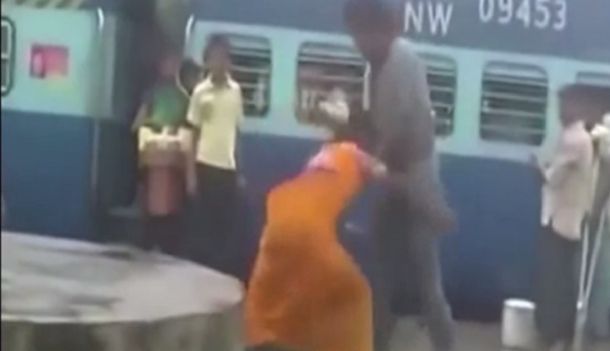 Así se defendió una mujer de un hombre que la acosaba en el tren