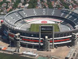 Fue una de las gran promesas de River y jugó en Europa, aunque cambió los botines por la música. 
