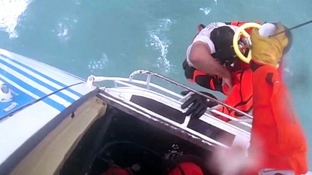 VIDEO: Así fue el rescate de uno de los sobrevivientes del buque Repunte