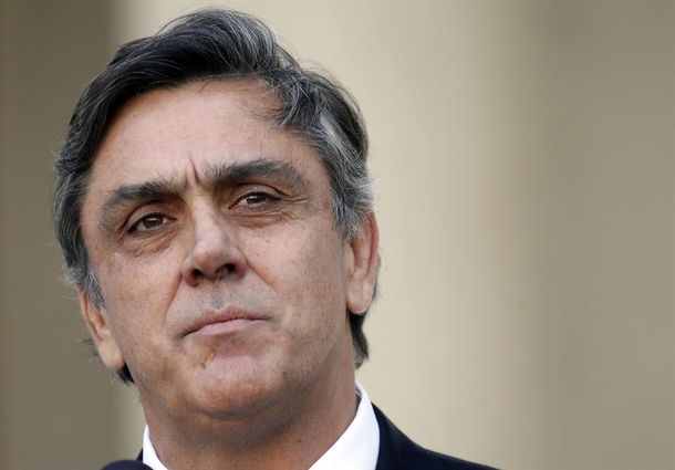 Revés para Piñera: su candidato se bajó por depresión