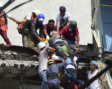 Ascienden a 138 los muertos por el fuerte terremoto en México