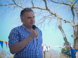 El precandidato presidencial uruguayo Yamandú Orsi fue denunciado por una supuesta agresión a una mujer trans. El precandidato presidencial uruguayo Yamandú Orsi fue denunciado por una supuesta agresión a una mujer trans.