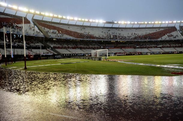 River y Quilmes, suspendido por la torrencial lluvia en Capital