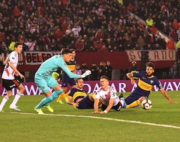 Superclásico: Conmebol publicó audios del VAR