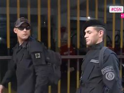 Mauro Fulco descubrió a dos infiltrados vestidos de policía en la marcha de jubilados: el video