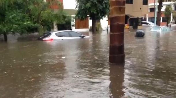 Por las fuertes lluvias, se registraron inundaciones en Capital y Provincia