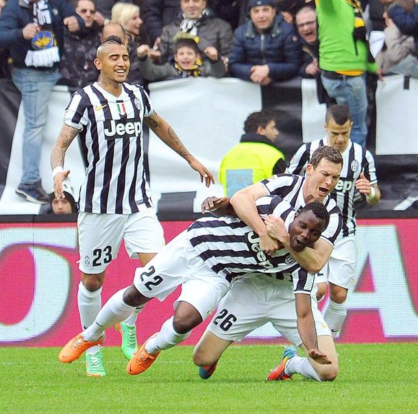 Con un rato de Tevez, la Juventus derrotó al Chievo Verona