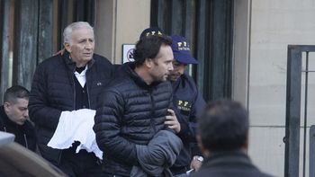 El juez Bonadío rechazó el pedido de extradición de Eduardo Deluca y los Jinkis. El juez Bonadío rechazó el pedido de extradición de Eduardo Deluca y los Jinkis.