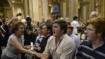 incidentes durante una misa interreligiosa en la catedral incidentes durante una misa interreligiosa en la catedral