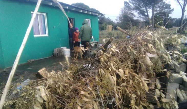 ¿Similar al caso Chano? Tuvo un brote psicótico, le pidieron ayuda a la policía y todo terminó con cinco heridos