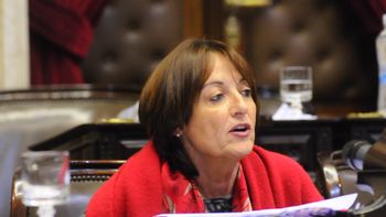 diputada socialista pone reparos y pide esperar el escrutinio definitivo diputada socialista pone reparos y pide esperar el escrutinio definitivo