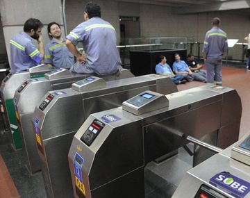Comenzaron los paros rotativos en el Subte