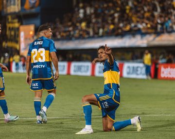 La reacción de la esposa de Cavani tras su hat-trick y el festejo especial