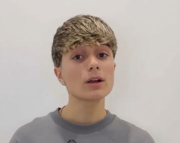 El influencer Santiago Motolo tuvo que grabar un video para advertir sobre el peligro del uso de armas