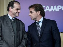 El líder de Cabildo Abierto, Guido Manini Ríos, dijo que el presidente Luis Lacalle Pou está implicado en el escándalo que sacude al gobierno uruguayo. El líder de Cabildo Abierto, Guido Manini Ríos, dijo que el presidente Luis Lacalle Pou está implicado en el escándalo que sacude al gobierno uruguayo.