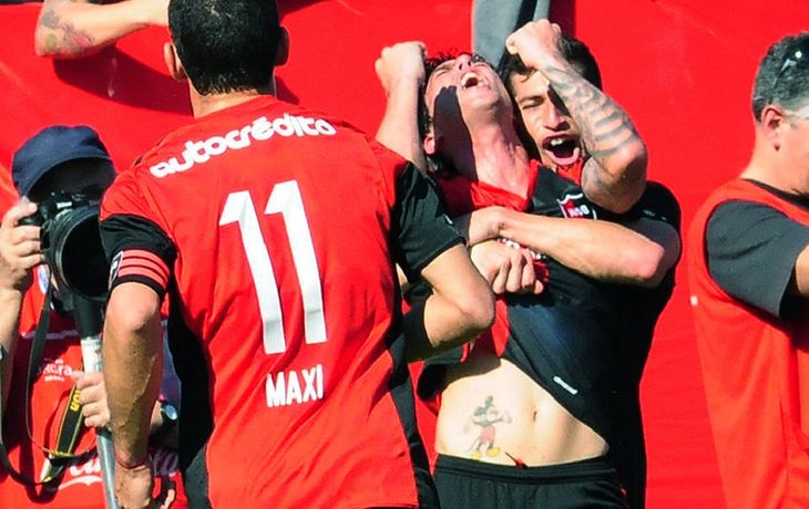 En la última pelota, Newells amargó a Central en el Gigante de Arroyito