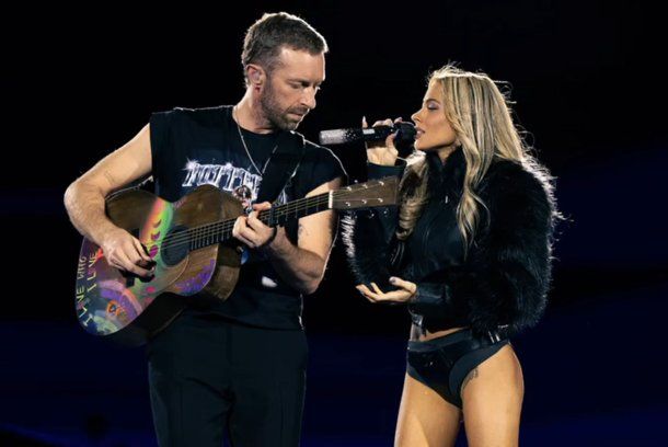 Tini Stoessel junto a Chris Martin en Tecnópolis.