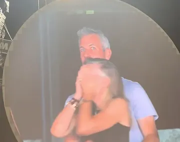 Quiénes son los amantes que protagonizaron un escándalo en el show de Coldplay