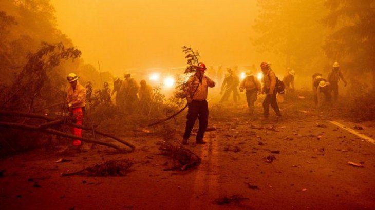 California sufre el segundo peor incendio forestal de su historia