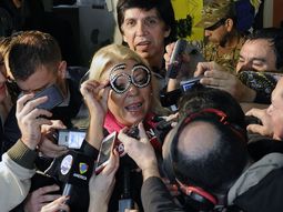 carrio, la primera en votar: me voy a disfrutar de mis 60 carrio, la primera en votar: me voy a disfrutar de mis 60