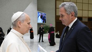 Milei invitó formalmente al papa León XIV al país