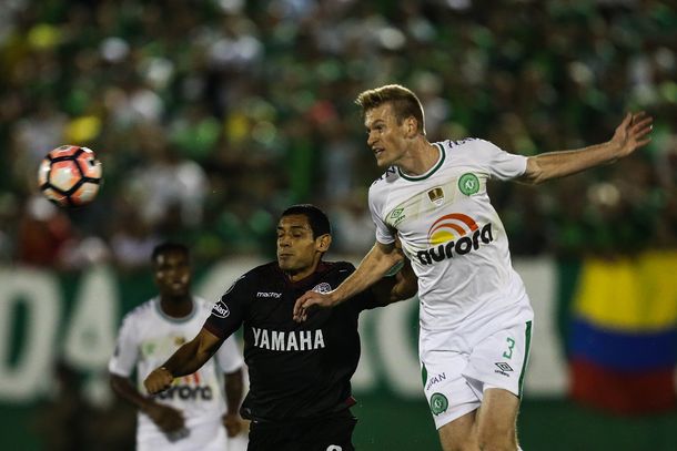Lanús y Chapecoense en una noche especial