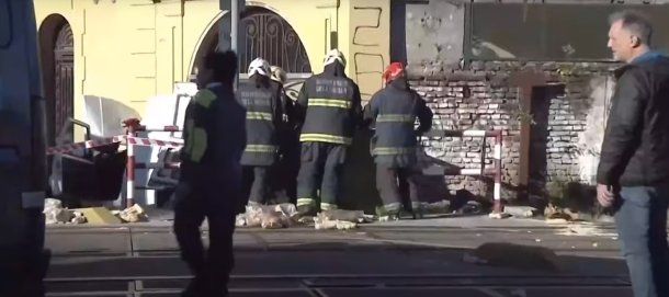 Accidente fatal en Villa Luro: una formación del Tren Sarmiento arrolló a una camioneta y dejó un muerto